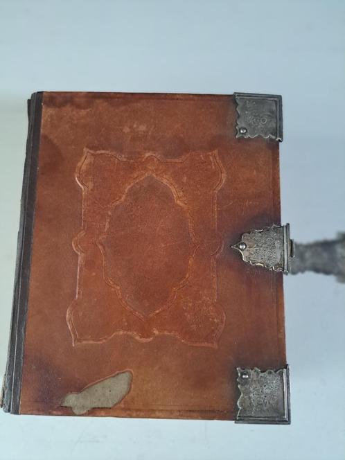 Antieke Statenbijbel groot zilveren slot + 4 hoeken extra's, Antiek en Kunst, Antiek | Boeken en Bijbels, Ophalen of Verzenden