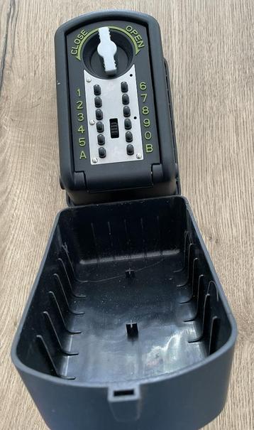 Te koop gebruikt sleutelkastje. beschikbaar voor biedingen