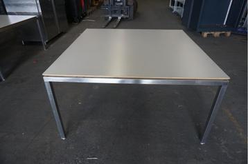Tafel, eettafel kantinetafel bureau tafel bureautafel beschikbaar voor biedingen