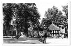 AK Oisterwijk - De Lind, muziek kiosk, Verzamelen, Ansichtkaarten | Nederland, Verzenden, 1940 tot 1960, Gelopen, Noord-Brabant