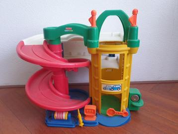 Fisher Price little people garage beschikbaar voor biedingen