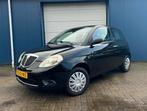 Lancia Ypsilon 1.2 2007 Zwart Apk 08-2026!, Auto's, Lancia, Voorwielaandrijving, 400 kg, Zwart, Origineel Nederlands
