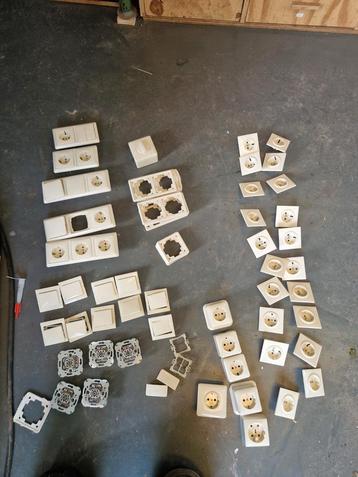 gira Schakelmateriaal - Stopcontacten & Schakelaars beschikbaar voor biedingen
