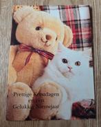 Witte poes en teddybeer - kerstkaart, Verzamelen, Ansichtkaarten | Dieren, Verzenden, 1980 tot heden, Gelopen, Hond of Kat