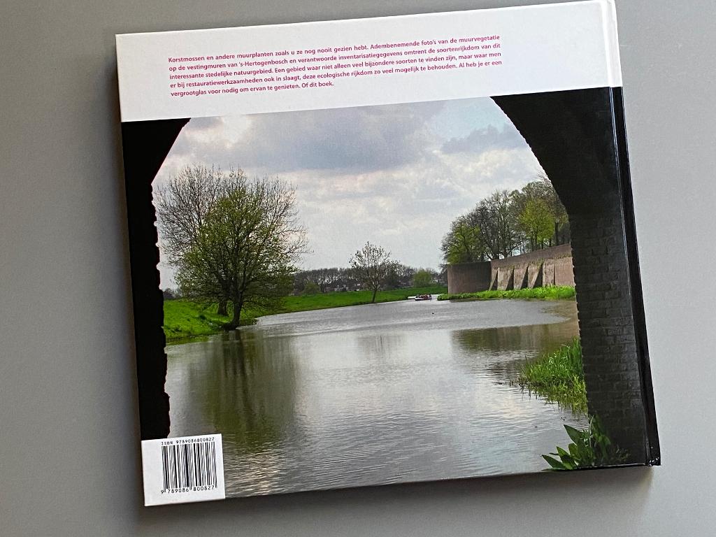 De Groene Vestingmuren Van 's-Hertogenbosch - Natuur, Boeken, Ophalen of Verzenden, Zo goed als nieuw, Natuur algemeen