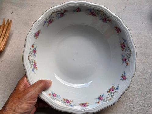 Diepe saladekom schaal lief bloemetjes rand, Antiek en Kunst, Antiek | Servies los, Ophalen of Verzenden