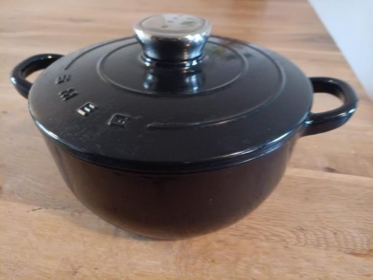Smeg Braadpan 24 cm 4,2L Zwart, Huis en Inrichting, Keuken | Potten en Pannen, Zo goed als nieuw, Koekenpan of Braadpan, Gietijzer