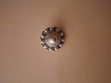 Zeeuwse knop broche zilver beschikbaar voor biedingen