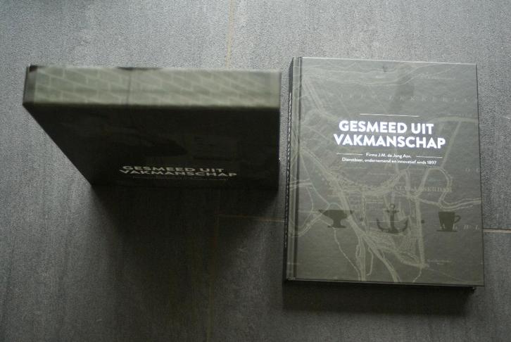 GESMEED UIT VAKMANSCHAP..... BOEK met BOX, Boeken, Literatuur, Zo goed als nieuw, Ophalen of Verzenden