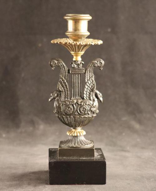 Kleine bronzen Empire kandelaar, Antiek en Kunst, Antiek | Kandelaars, Koper of Brons, Verzenden
