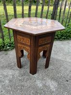 Hexagonale Islamitische Tafel met Inlegwerk, Ophalen