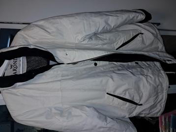 Tussenjas  beschikbaar voor biedingen