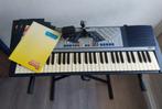 Keyboard met standaard en 4 keyboard boeken, Muziek en Instrumenten, Keyboards, 61 toetsen, Zo goed als nieuw, Met standaard, Ophalen