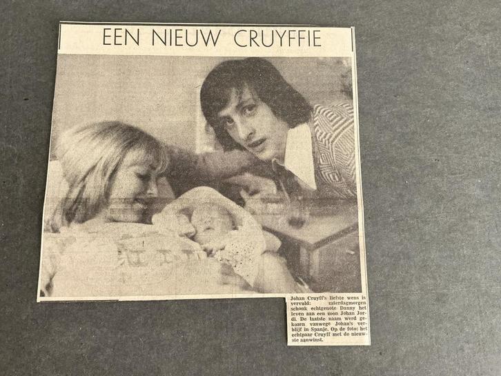 Voetbal krantenartikel Geboorte zoon Johan Cruijff feb 1974, Verzamelen, Sportartikelen en Voetbal, Ajax, Ophalen of Verzenden