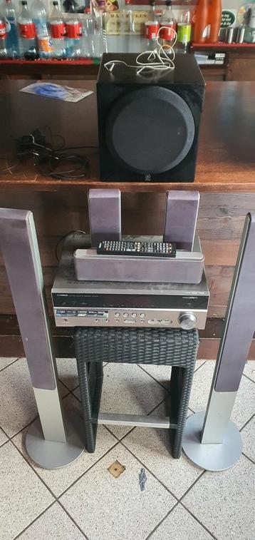 Yamaha versterker en woofer. Met sony surround boxen beschikbaar voor biedingen