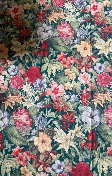 Katoen met patroon van bloemen beschikbaar voor biedingen