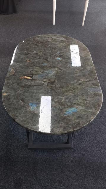 Labradoriet flashy ovale tafel ca. 140x85 cm. beschikbaar voor biedingen