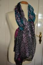 shawl, mooie brede langwerpig kleurrijke shawl, Ophalen of Verzenden, Zo goed als nieuw, Sjaal