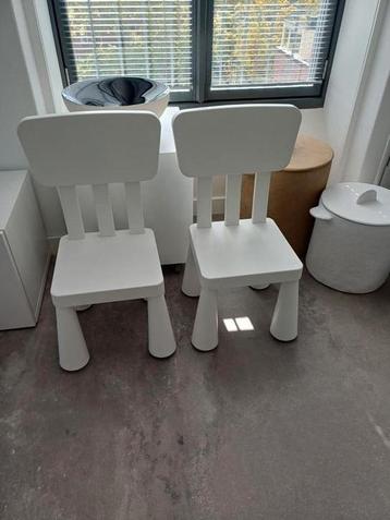 Stoere ikea-stoeltjes beschikbaar voor biedingen