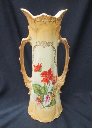Antiek Art Nouveau Vaas met Oren Porselein uit Engeland beschikbaar voor biedingen