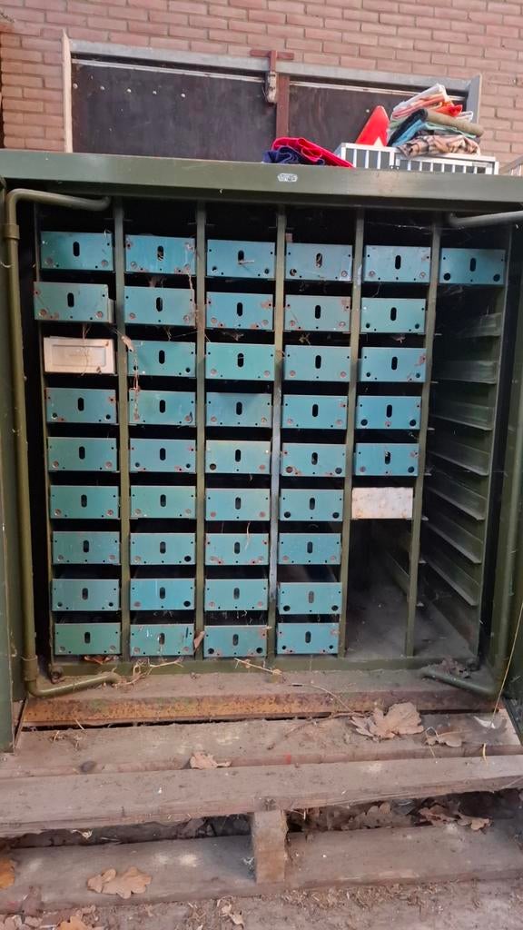 Vintage onderdelenkast, Ophalen