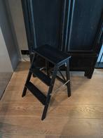 Als nieuw! Krukje + ophangbeugel opstap trap trapje compact, Ophalen, Zo goed als nieuw, Hout