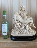 Grote piëta van Santini in “marble resin”, Ophalen