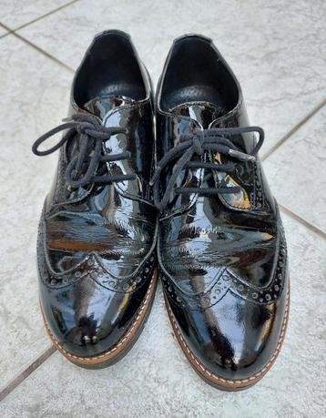 Zwarte lak schoenen veters leer maat 39 beschikbaar voor biedingen
