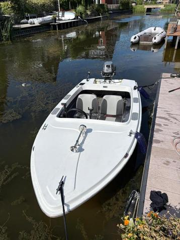 Speedbootje met 5pk 4 takt marinier buitenboordmotor beschikbaar voor biedingen
