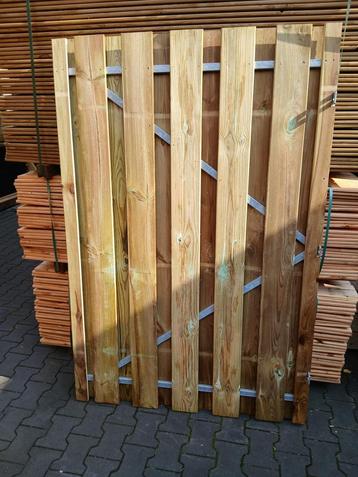 Poort met ijzeren frame. 1.20 m breed en 1.80 m hoog beschikbaar voor biedingen