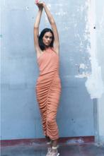 Dames Zara gedrapeerde tricot jurk maxi asymmetrisch body S, Kleding | Dames, Jurken, Ophalen of Verzenden, Zo goed als nieuw