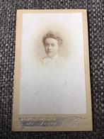 CDV, Vrouw, de Jong, Leeuwarden - Sneek, Carte de Visite 10, Verzamelen, Foto's en Prenten, Ophalen of Verzenden, Voor 1940, Gebruikt