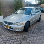 Lexus IS 200 2.0 Business AUT 2003 Grijs, Auto's, Lexus, 74 €/maand, Zwart, 1200 kg, 155 pk