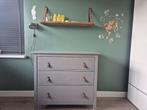 Hemnes commode grijs met wandplank, Kinderen en Baby's, Kinderkamer | Commodes en Kasten, Ophalen, Gebruikt, 50 tot 70 cm, 100 cm of meer