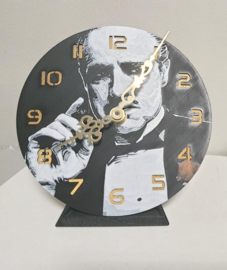 nieuwe tafelmodel klok van the godfather, Huis en Inrichting, Woonaccessoires | Klokken, Nieuw, Wekker of Tafelklok, Analoog, Ophalen of Verzenden