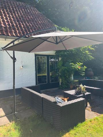 2 parasols beschikbaar voor biedingen