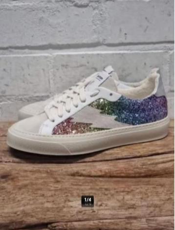 Stokton - Prachtige leren sneakers maat 39 - Nieuw €200 beschikbaar voor biedingen