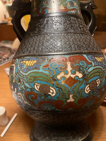 Antieke Cloisonné Vaas, China, 19e Eeuw beschikbaar voor biedingen