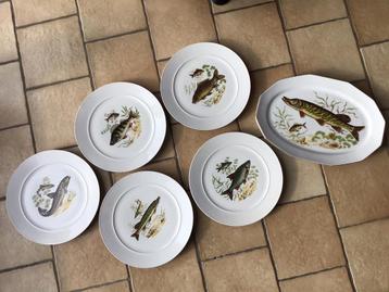 Borden en opdienschaal met visdecor beschikbaar voor biedingen