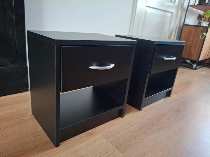 2x Meubella Nachtkastje Navarro

zwart, Huis en Inrichting, Slaapkamer | Nachtkastjes, Gebruikt, Minder dan 55 cm, Minder dan 45 cm