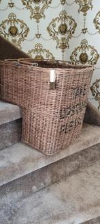 Riviera maison trapmand rieten met handvat, Huis en Inrichting, Woonaccessoires | Schalen en Manden, Ophalen of Verzenden, Gebruikt