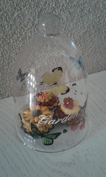 Glazen stolpje met leuke decoratie nieuw zonder gebakjes beschikbaar voor biedingen