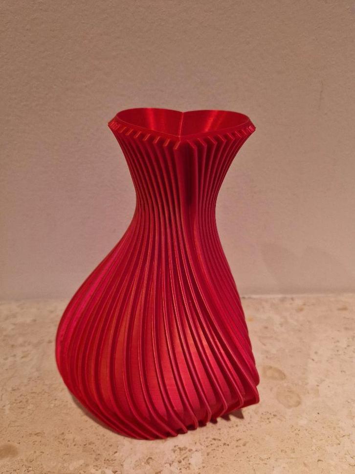 mooie nieuwe kunststof vaas in hart vorm, Huis en Inrichting, Woonaccessoires | Vazen, Nieuw, Overige kleuren, Minder dan 50 cm