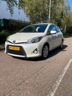 Toyota Yaris 1.5 Full Hybrid CVT 5DR 2013 Wit, Auto's, Toyota, 1497 cc, 74 pk, 4 cilinders, 1070 kg