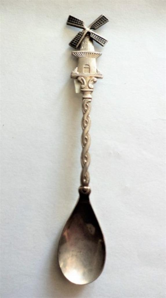 Verzilverd lepeltje met molen met draaiende wieken (7890), Antiek en Kunst, Curiosa en Brocante, Ophalen
