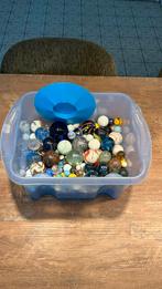 Grote bak met knikkers., Ophalen, Zo goed als nieuw