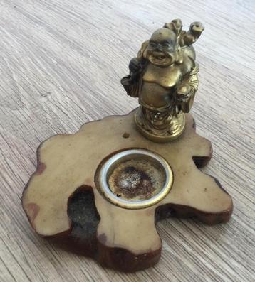 Boeddha beeldje met wierookbrandertje beschikbaar voor biedingen