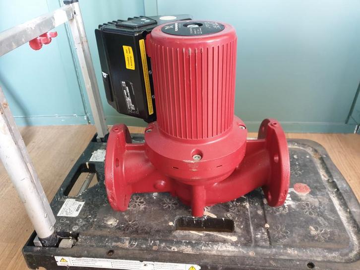 Grundfos UPE 65-120 F, Doe-het-zelf en Verbouw, Verwarming en Radiatoren, Nieuw, Overige typen, 800 watt of meer, Minder dan 30 cm