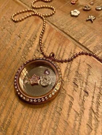 Prachtige rosé kleur lange ketting met hanger beschikbaar voor biedingen