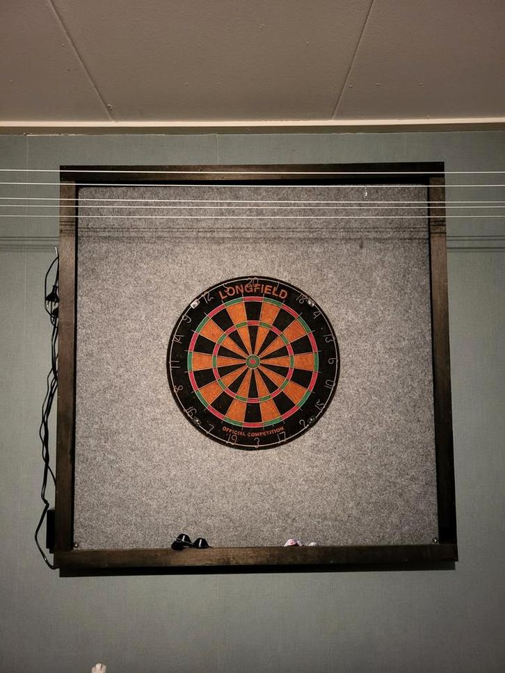 Dartbord met verlichting en bescherming, Sport en Fitness, Darts, Gebruikt, Dartbord, Ophalen